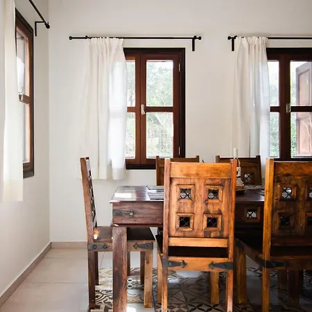 Kavos House Apartament *